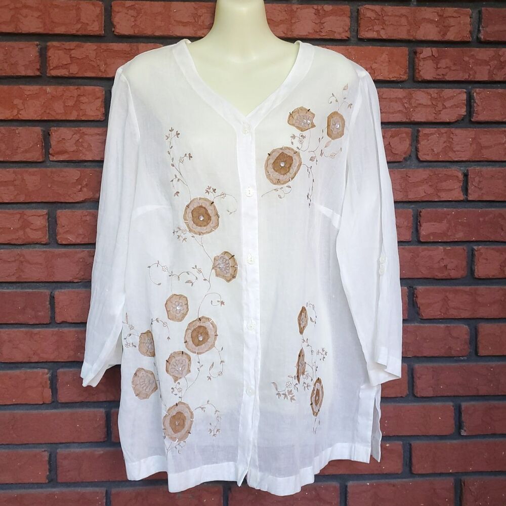 White Cotton Tunic Top 1X Button Up Embroidered Flower Boho Chic Lagenlook